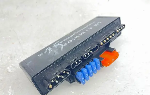 Mercedes-Benz SLK R170 Fuse module A1705450205