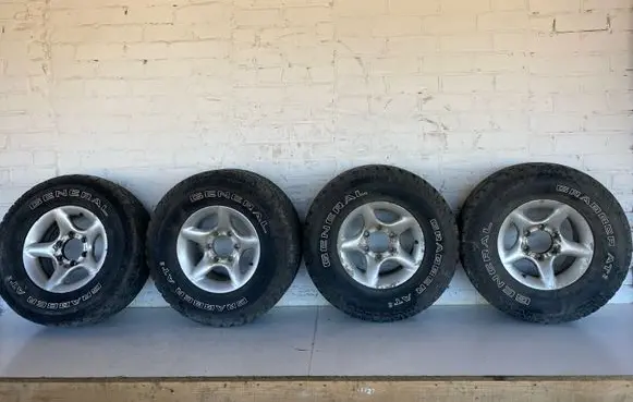Nissan Terrano R15 alloy rim 