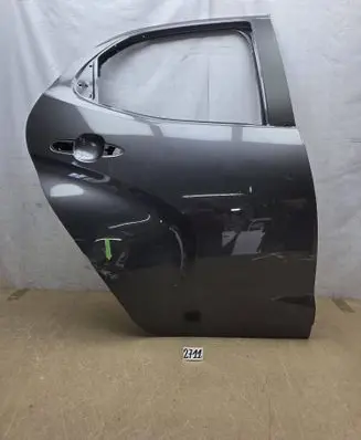 Toyota Yaris XP210 Rear door