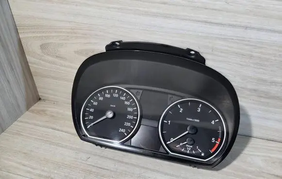 BMW 1 E81 E87 Speedometer (instrument cluster) 9242332 21546061 170368643
