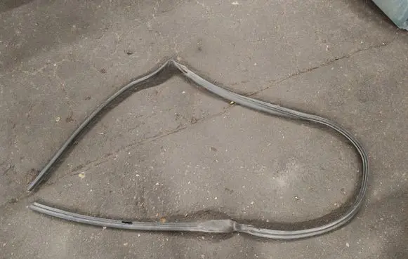 BMW X5 E53 Engine compartment rubber