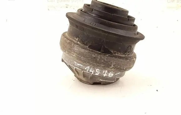 Mercedes-Benz C W203 Engine mount bracket 2022402617 2102401217