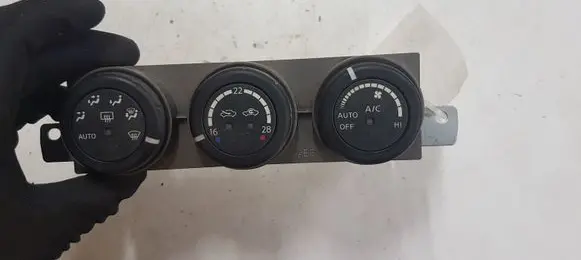 Nissan X-Trail T30 Climate control unit 27500ES61A A0200049B01000 T30AM010