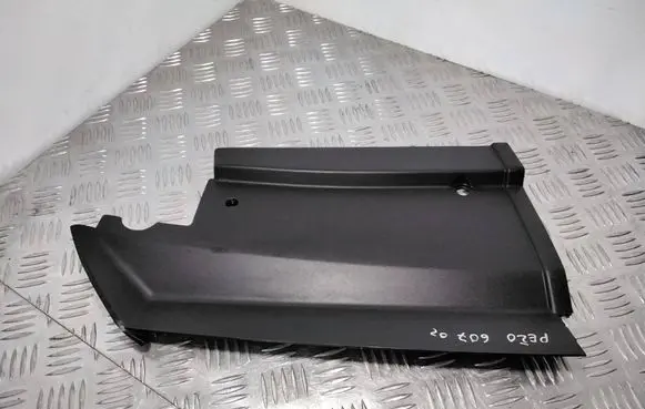 Engine bonnet/hood lock trim molding
