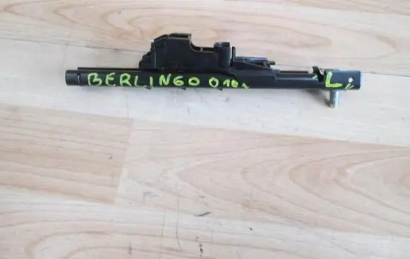 Citroen Berlingo Seat belt adjustment rail 
