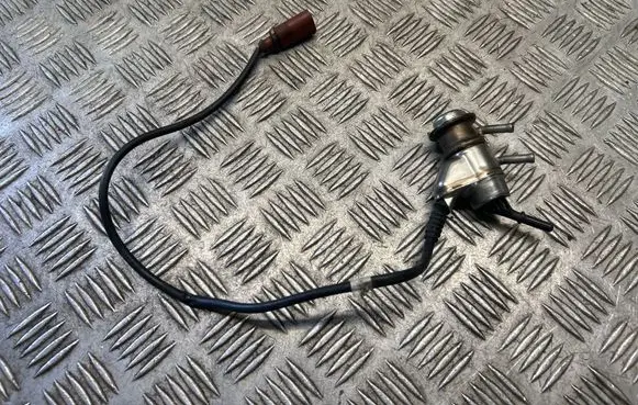 Audi Q7 4L AdBlue injector 4H0131113D