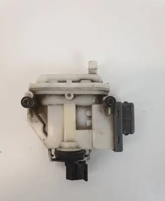 Volkswagen PASSAT B4 Central locking motor 3A0862153B