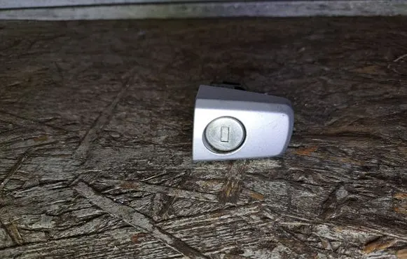 Opel Corsa D Front door lock (next to the handle) 05511 Q5511