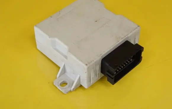 Toyota Avensis T250 Window wiper relay 150.696 150696