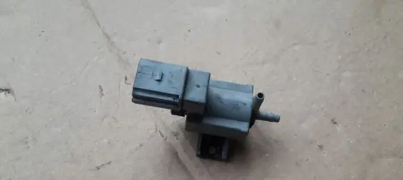Vacuum valve