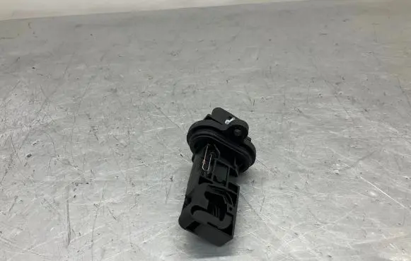 BMW 5 F10 F11 Mass air flow meter 7566990 327841713 0280218270