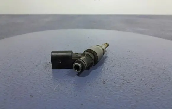 Audi A6 S6 C6 4F Fuel injector 06E906036E