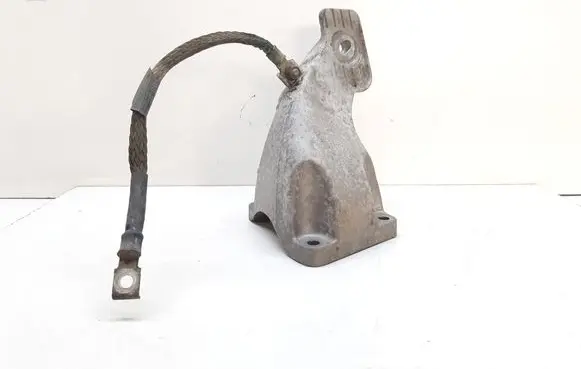 BMW 5 E60 E61 Engine mounting bracket 6777056 22116777056