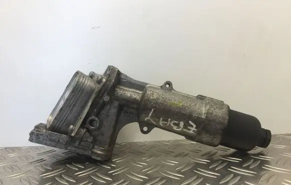 Oil filter mounting bracket