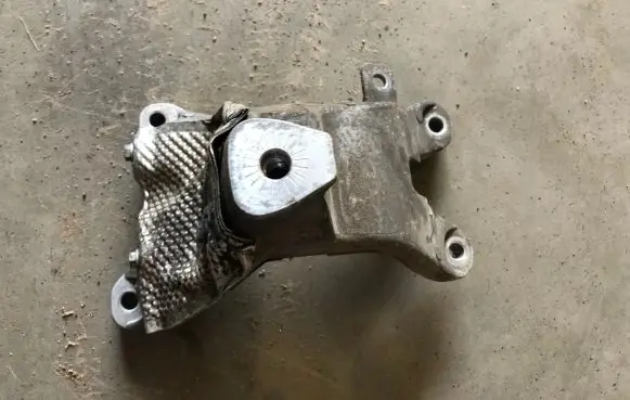 Audi A4 S4 B8 8K Engine mounting bracket 8K0199388