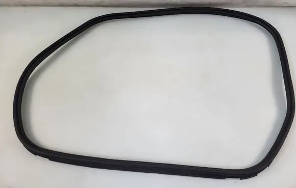 BMW 2 F45 Seal rubber (tailgate) 7301934