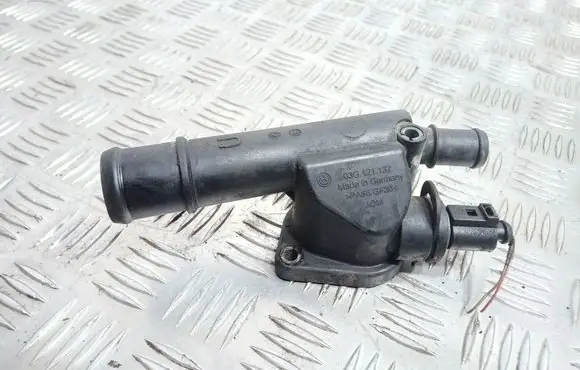 Volkswagen PASSAT B6 Engine coolant pipe/hose 03G121132