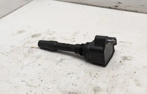 BMW 2 F46 High voltage ignition coil 8643360 260181015 77850002