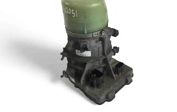 Volvo V70 Power steering pump 31387595
