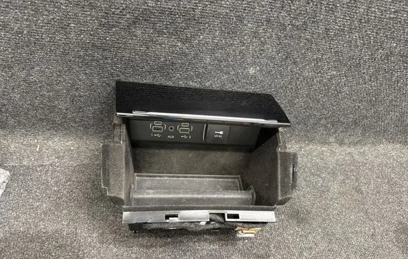 Jeep Grand Cherokee WL Dashboard storage box/compartment X99226302XX P68377882AB 20210127