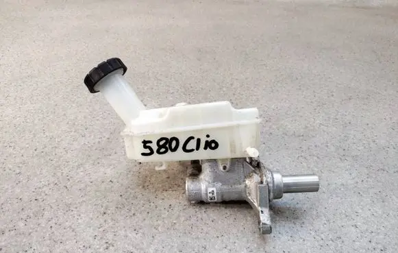 Renault Clio V Brake fluid reservoir 
