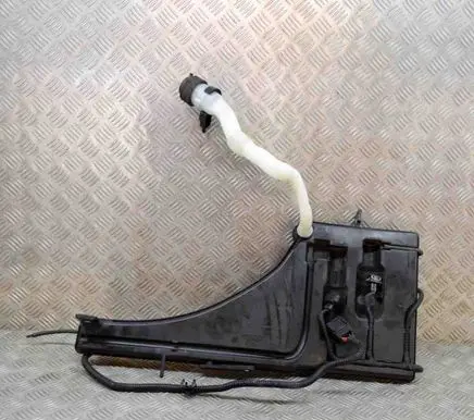 Maserati Quattroporte Windshield washer fluid reservoir/tank 670001648