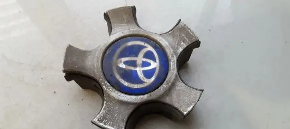 Toyota Avensis Verso Original wheel cap