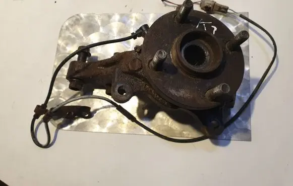 Toyota Corolla Verso E121 Front wheel hub