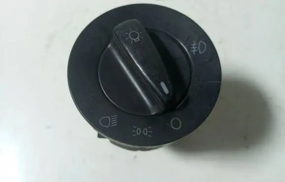 Volkswagen Golf IV Light switch 1C0941531