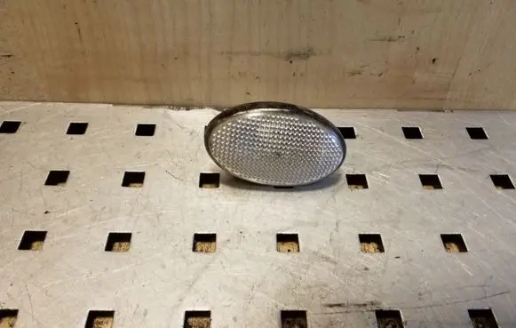 Front fender indicator light