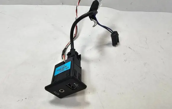 Nissan Qashqai AUX in-socket connector 795405004