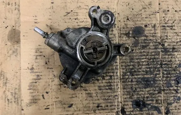 Ford Focus C-MAX Vacuum pump D1651A 22021