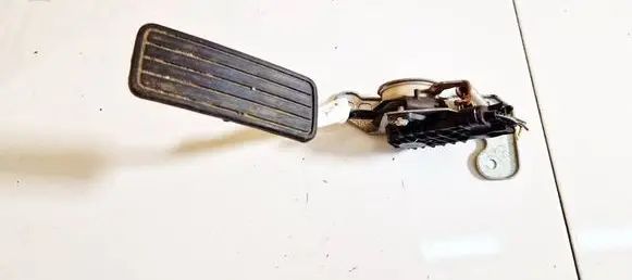 Subaru Legacy Accelerator throttle pedal 1988000120 36010ag020