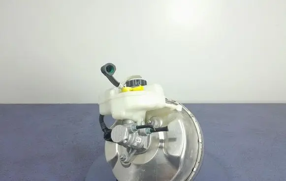 BMW X3 E83 Brake booster 6881094