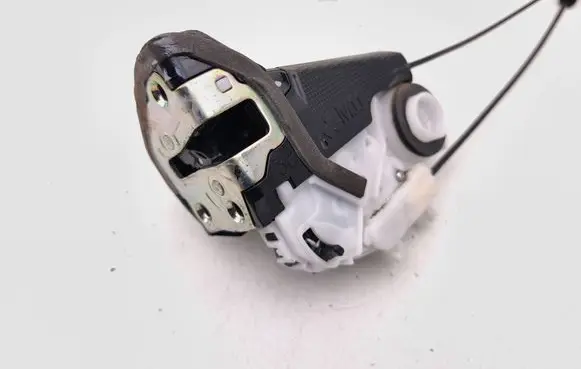 Toyota Prius (XW50) Rear door lock