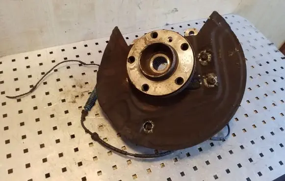 BMW X3 E83 Front wheel hub
