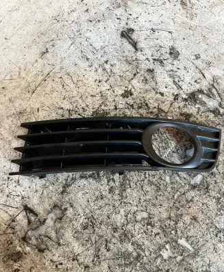 Audi A4 S4 B6 8E 8H Front bumper lower grill 8E0807681A 0010111840510