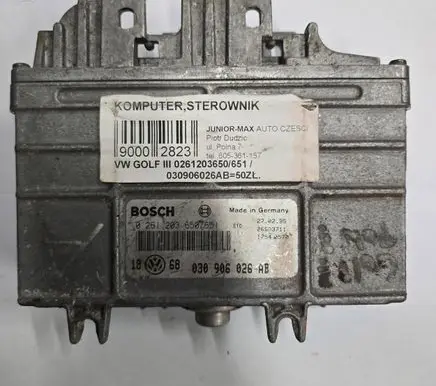 Volkswagen Golf III Engine control unit/module 030906026AB 26SA3711 0261203650