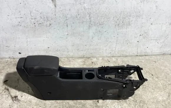 Opel Astra J Armrest 13217404t