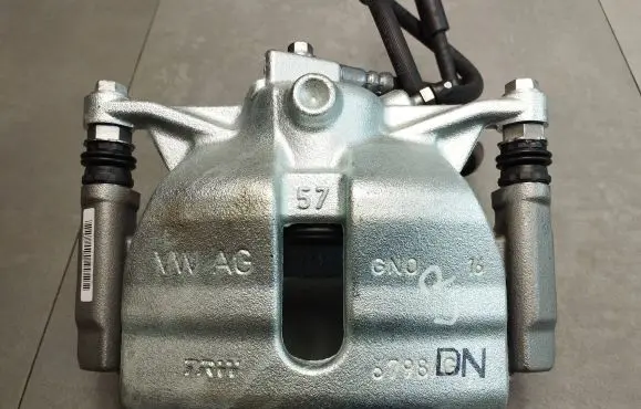 Volkswagen Tiguan Front brake caliper 3Q0105N