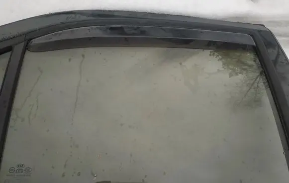KIA Sorento Rear door window glass