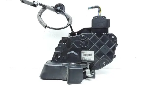 Volvo XC70 Front door lock 31253674