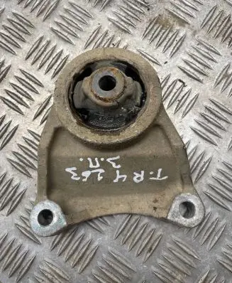 Toyota RAV 4 (XA30) Rear differential mounting bracket 