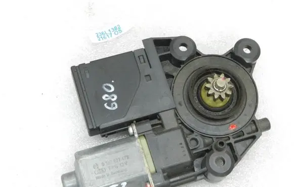 Renault Scenic III - Grand scenic III Front door window regulator motor 807311805R 0130822479
