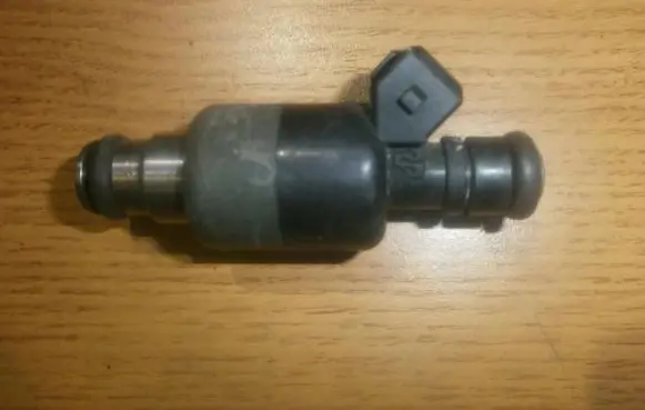 Opel Tigra A Fuel injector 17089276