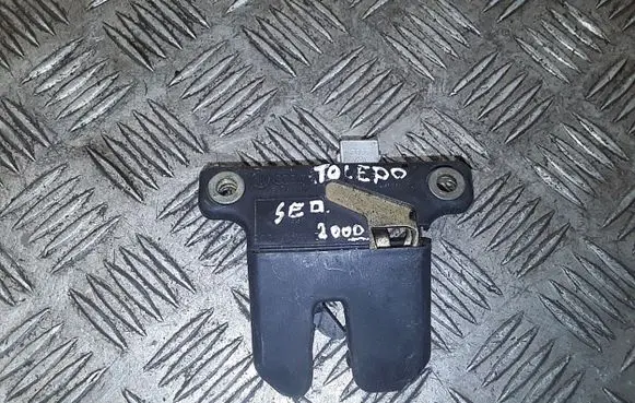 Seat Toledo II (1M) Tailgate/trunk/boot lock/catch/latch 8d5827505