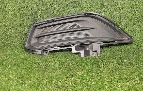 Ford Fusion II Front bumper lower grill DS7319953ABW