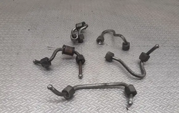 Fuel injector supply line/pipe