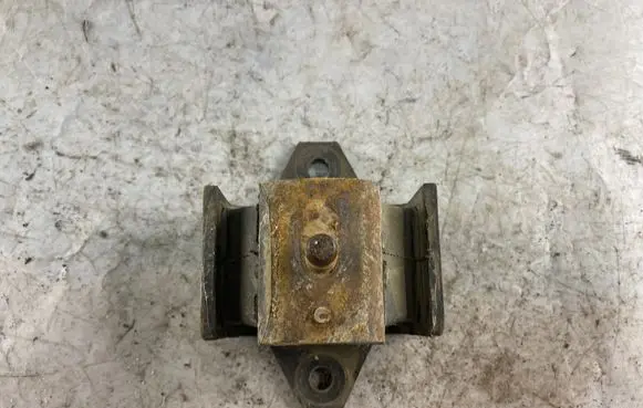 Nissan Patrol Y61 Gearbox mount