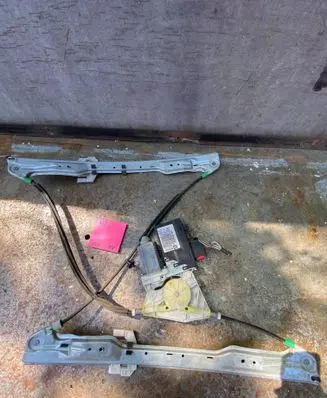 Citroen C5 Front door window regulator motor 9637541380